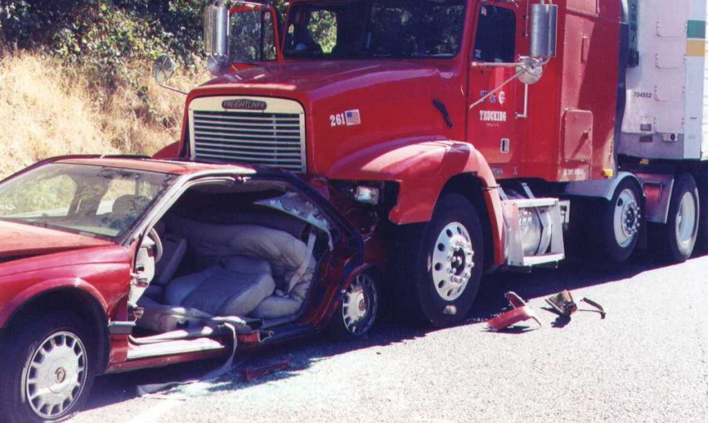 El Mejor Bufete Legal de Abogados de Accidentes de Semi Camión, Abogados Para Demandas de Accidentes de Camiones National City California